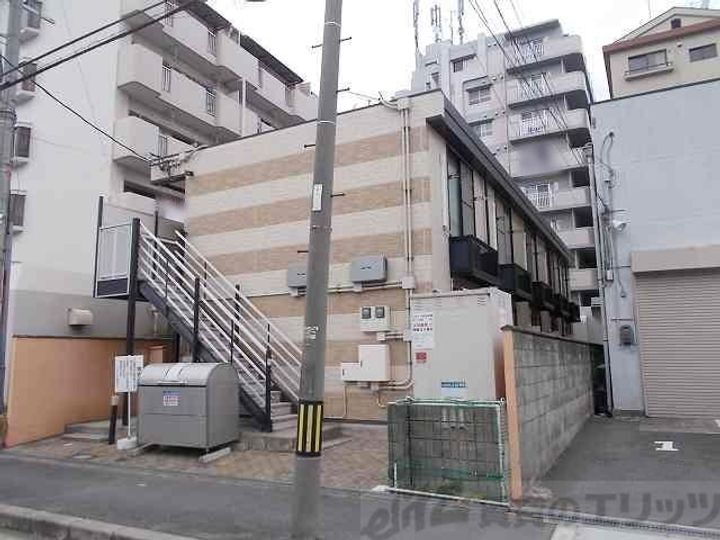 レオパレスアルカディア 2階建