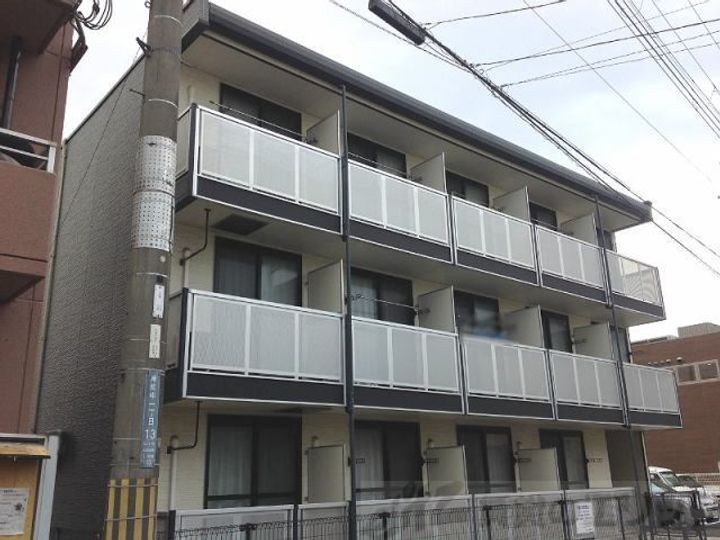 レオパレス風花 3階建
