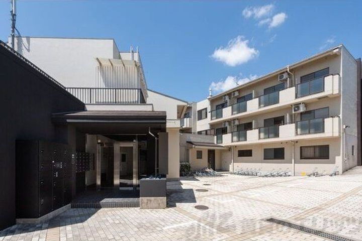 ＣＯＣＯＲＯ吹田 3階建