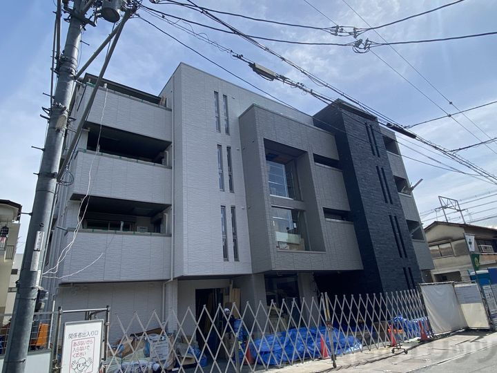 インペリアル芥川 4階建