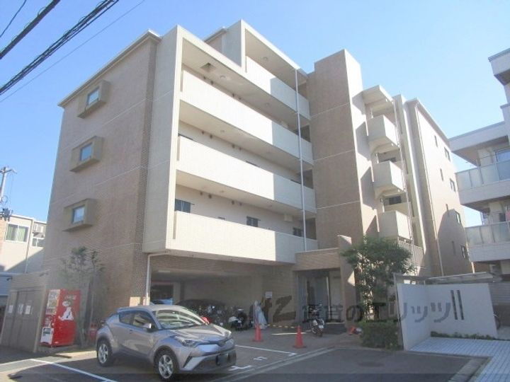 センターポイント吉志部 5階建