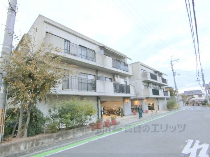 ラジュニール春日丘 5階建