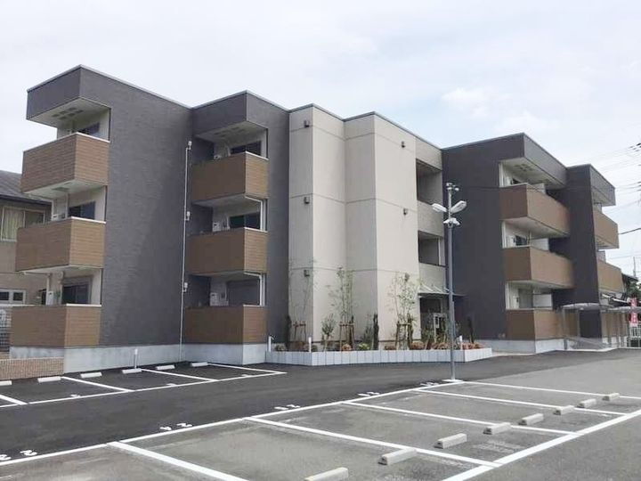 フジパレス上牧駅前 3階建