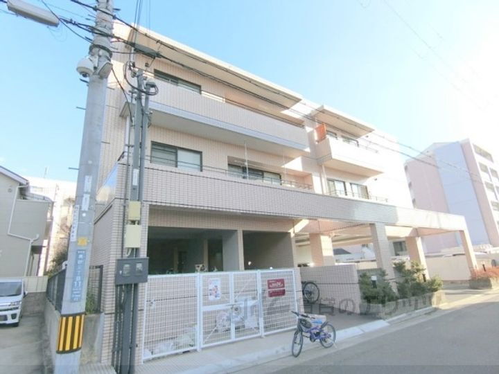 ミューズコート 3階建