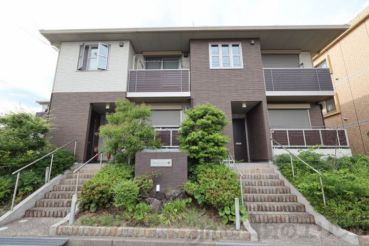 シャーメゾンやまぶきＢ棟 2階建