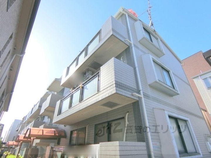 エスポアール前川 3階建