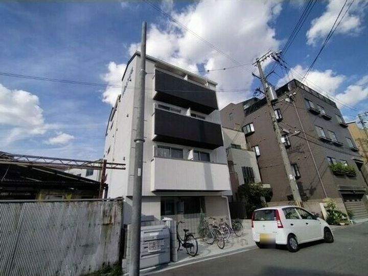 エヌエムスワサントトワ 4階建