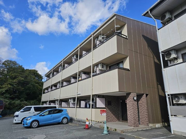 ヴィラ・フェザントＩＩ 3階建