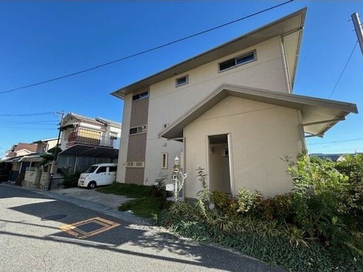 大阪府吹田市佐井寺南が丘１１－５ 賃貸一戸建て