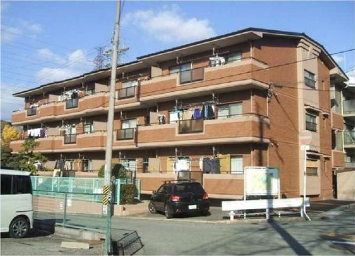 ヴィラ谷内 3階建