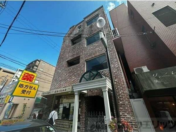 アールズコート 4階建