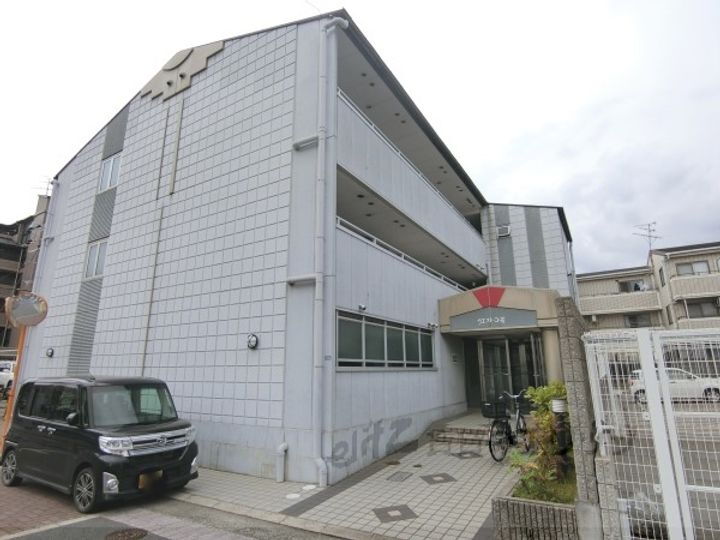 ウエストコーポ 3階建