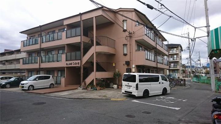 ＢＬＵＭＥつかさ 3階建