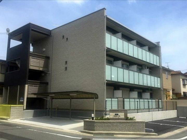 クレイノ楓 3階建