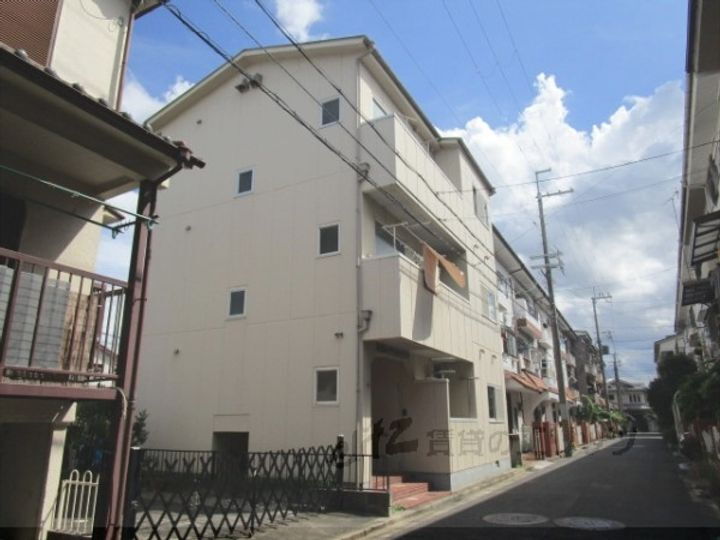 川添ロイヤルハイツ 3階建