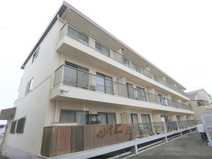 エルムマンション 3階建