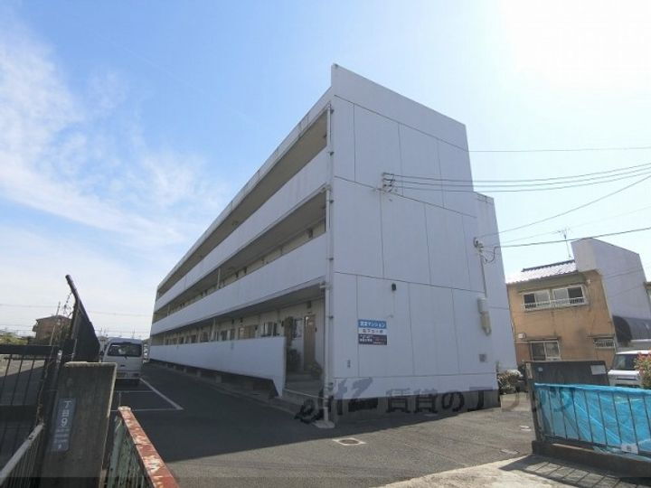 松下コーポ 3階建