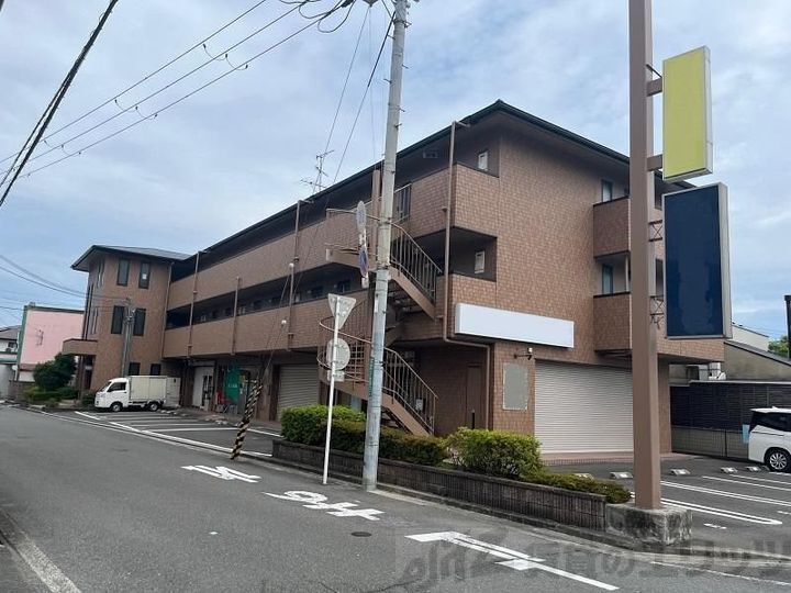 ファミール５号館 3階建