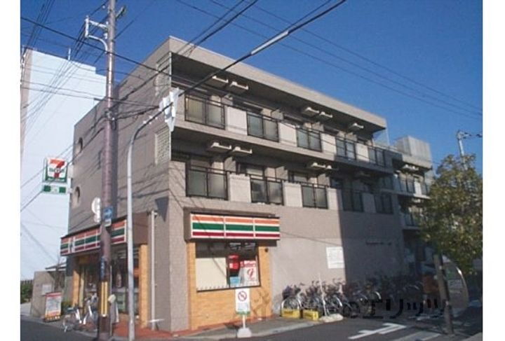 サンフェイム黒田 3階建