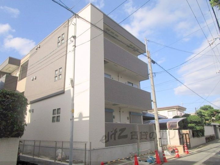 フジパレスＪＲ吹田駅東 3階建