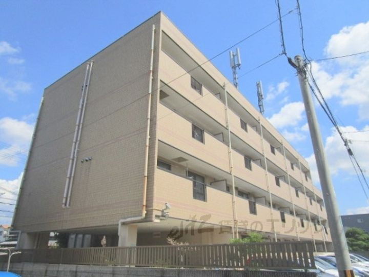 ブルーメ尚和 4階建