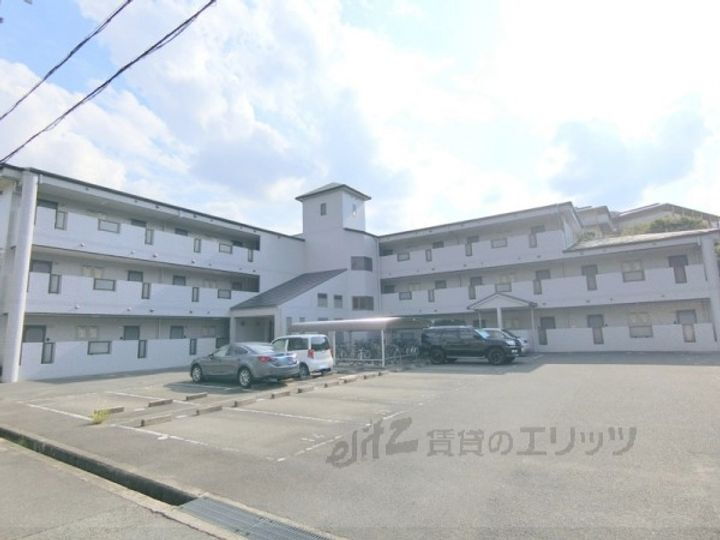 ヴェルドゥール北春日丘 3階建