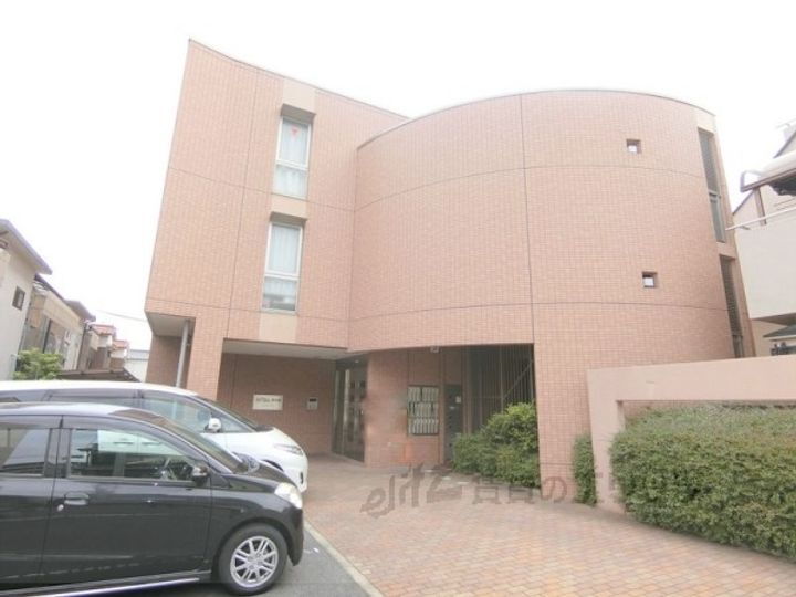 パストラル西中条 3階建