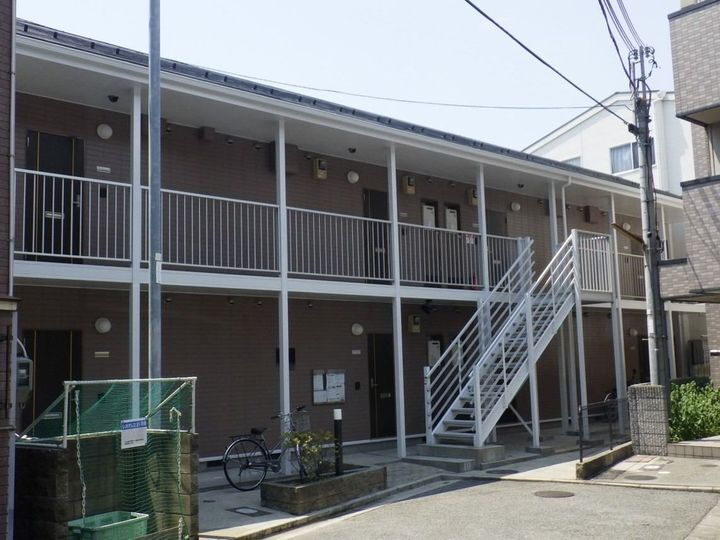 レオパレスアズール新大阪 2階建