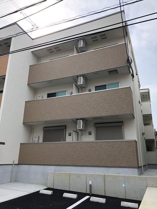 フジパレス緑地公園 3階建
