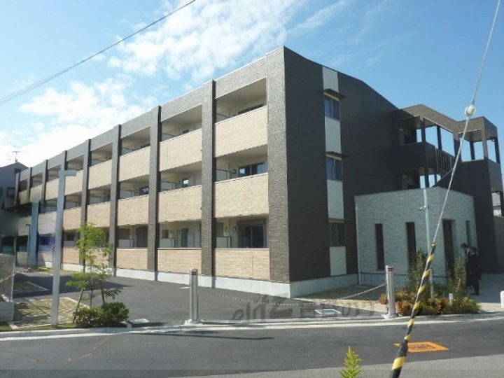 トレンヴィラ北摂 3階建