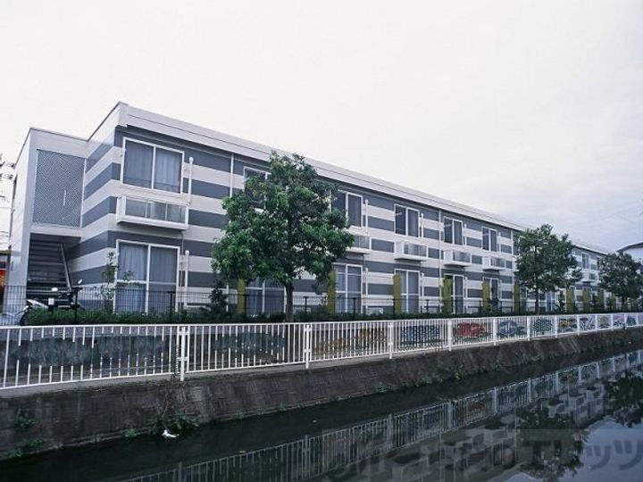 レオパレスミルキーウェイ 2階建