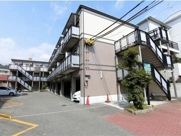 ヴィラージュみのお　Ａ 3階建