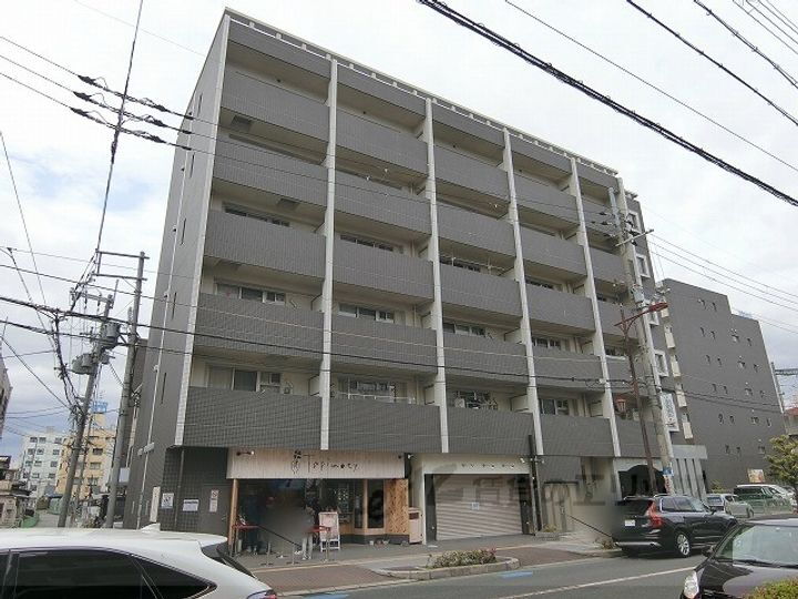 レフィナード茨木 6階建