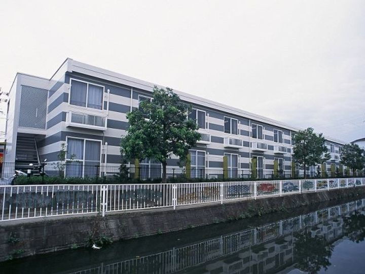 レオパレスミルキーウェイ 2階建