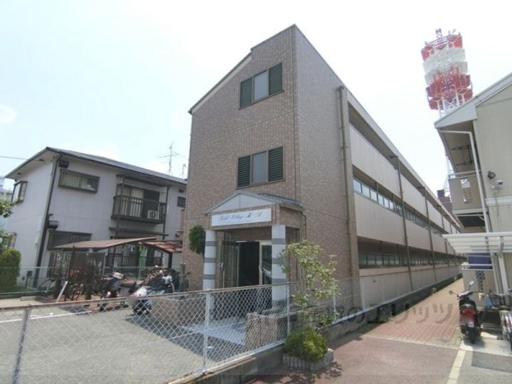フィールドヴィレッジＩＩＡ棟 3階建