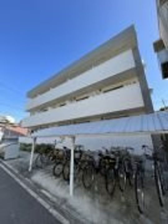 ラ　ファヴール 3階建