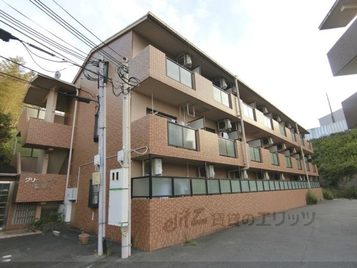 グリーンハイツ豊川Ｉ 3階建