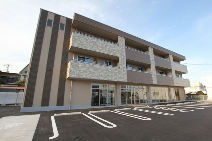 アンムート 3階建