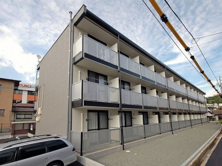 レオパレスいちはちよん 2階建