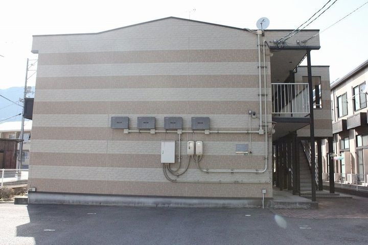 レオパレスフクチ 2階建