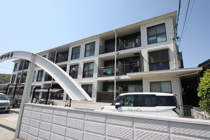 メゾン山本 3階建