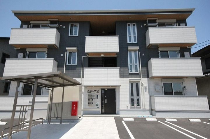 ベルヴィオラ南蔵王 3階建