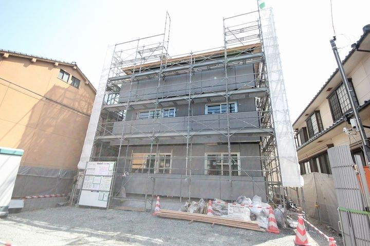 ラ・ヴィータ 3階建
