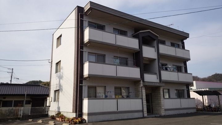 ファミール 3階建