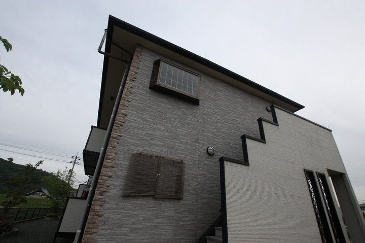サニー　ヴィオラ 2階建