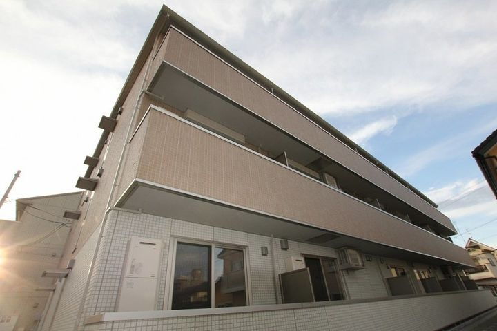 Ｄ－ｒｏｏｍトラベシア 3階建
