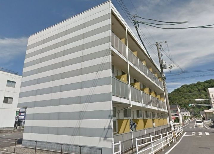 レオパレス東福山 3階建