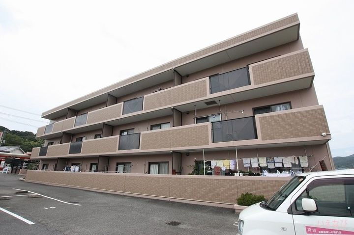 ガーデンシティ大町 3階建