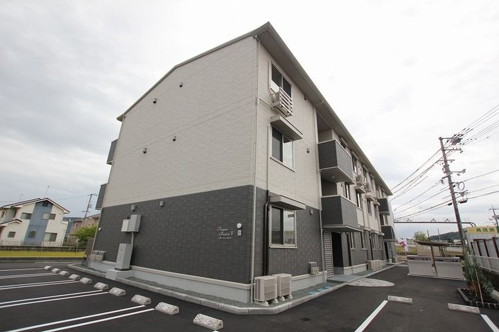 フレッチェ・ボスコⅤ 3階建