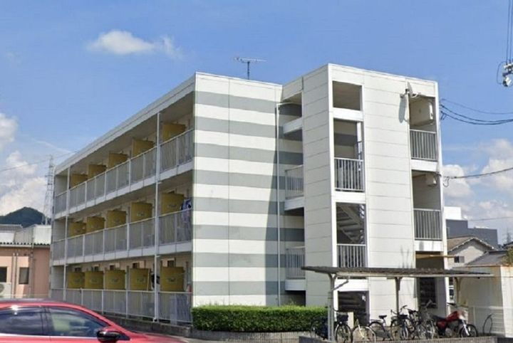 レオパレス皐月 3階建